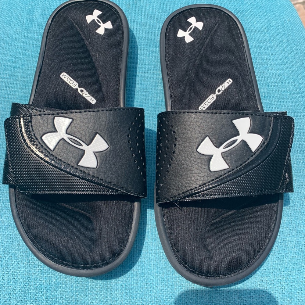 Under armour slides- worn once sz child 4